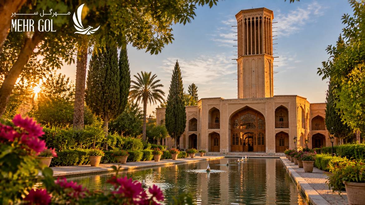 باغ دولت آباد یزد با بادگیر بلند عمارت هشتی و آب‌نمای باغ ایرانی