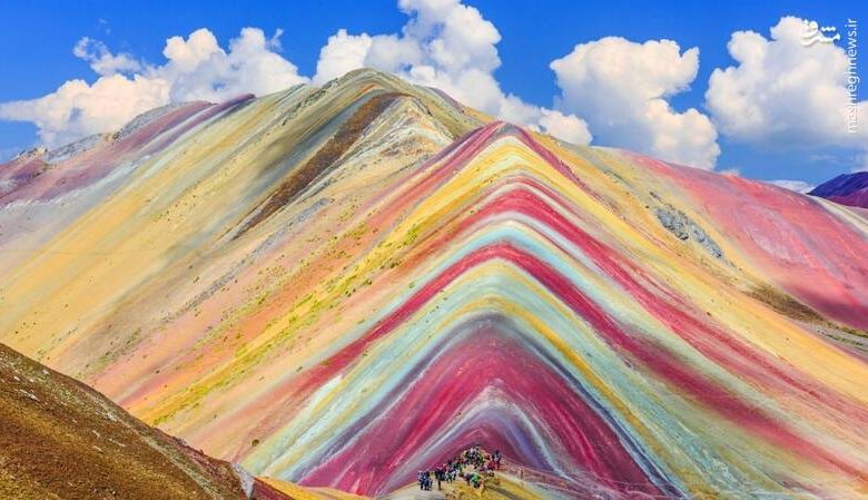 کوه رنگی ماه نشان